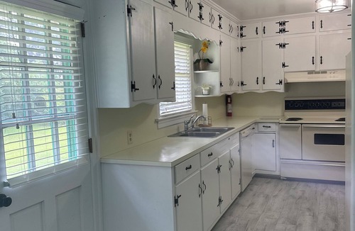 Clayton House | 4BR Oversized Multi-Car Driveway Near US-70 Walk Downtown