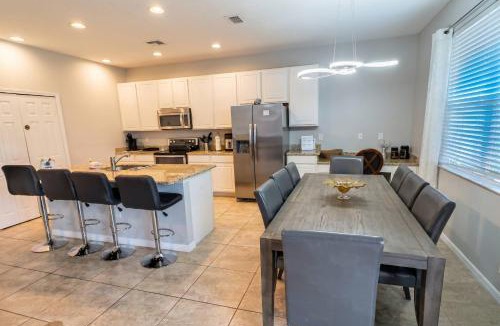 Bellavida House | 4BR Pool Townhome at Bella Vida Resort