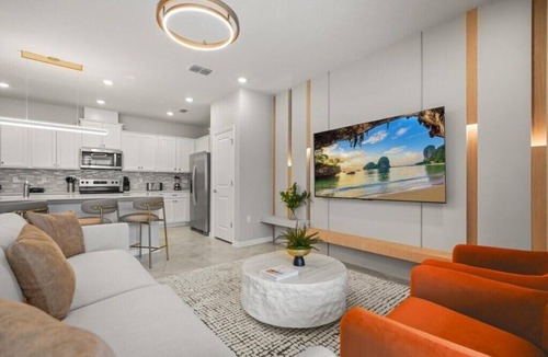 Clermont House | 5 BD/4.5 BA/Windsor Cay (16189 PF)
