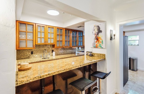 Seybold House | 5 Bedroom/5 Bath Villa with Pool & Jacuzzi - Miami Shores area