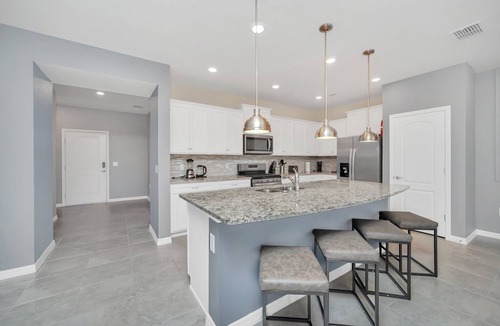 Loughman House | 5 BEDROOM HOUSE WITH POOL AND LAKEVIEW
