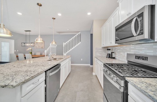 Loughman House | 5 BEDROOM HOUSE WITH POOL AND LAKEVIEW