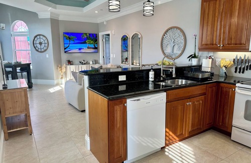 Palm Coast Condo | 5 ★ Luxury King Penthouse- 3 miles to Beach! Chef's Kitchen! Private Balcony