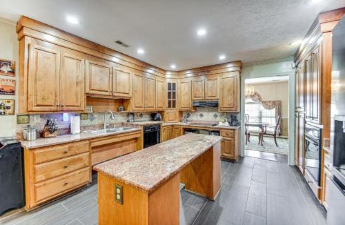 Newport News House | 5 Mi to Coliseum! Spacious Home in Hampton Roads