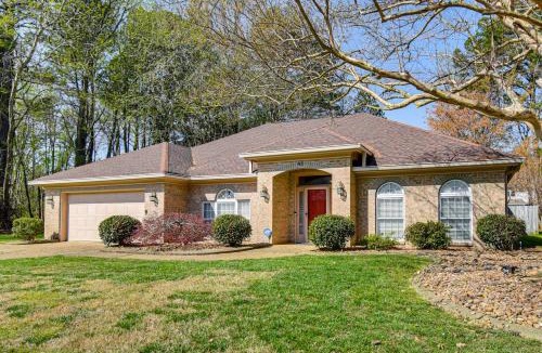 Newport News House | 5 Mi to Coliseum! Spacious Home in Hampton Roads