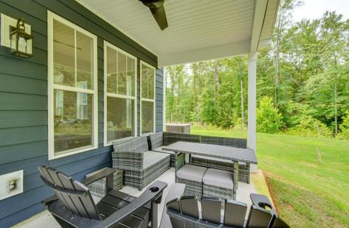 Central House | 5 Mi to Memorial Stadium & Beach: Modern Townhome