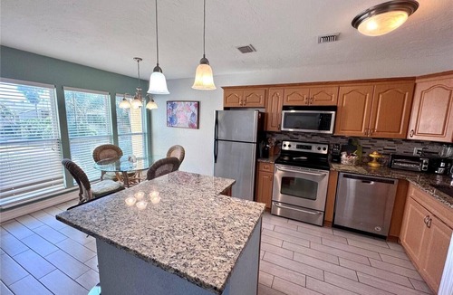 Gulf Gate Estates Condo | 5 minutes drive to nr Siesta Key 1/1 Large condo. The pool heated