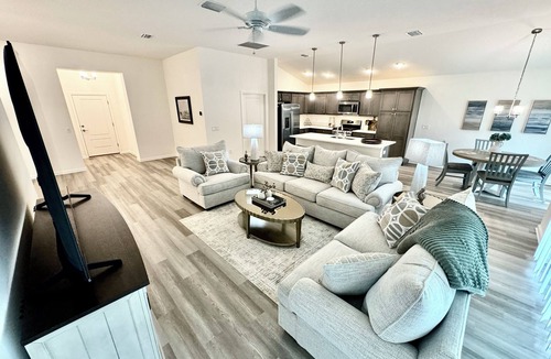 Okahumpka House | 5 O`Clock Somewhere - 3/2 w/Golf Cart in The Village of Lake Denham