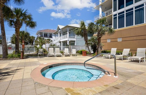 Thomas Drive Apartment | 501 Sterling Beach