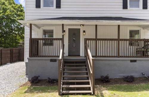 Parker House | 5BR Group Getaway, Pet-Friendly Ideal for Weddings