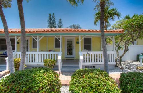 Madeira Beach House | 6 - Island Paradise Cottages - Gulf Mist