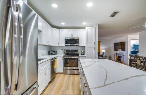 Spring Hill House | 6 Mi to Weeki Wachee Springs: Family Getaway