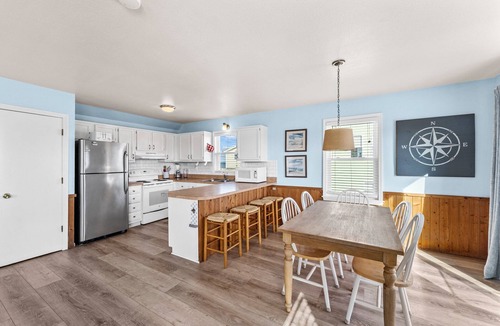 South Nags Head House | 6002-Sunny Delight, Dog-Friendly Nags Head Oasis—90 Ft to Beach