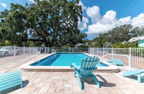 Safety Harbor Cottage | 6B Newly Renovated Studio at Coastal Cottages!