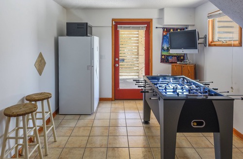 Whalehead Beach House | 6BR, 6BTH, walk 2 everything - beach, shopping, restaurants/bars