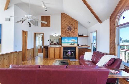 Whalehead Beach House | 6BR, 6BTH, walk 2 everything - beach, shopping, restaurants/bars