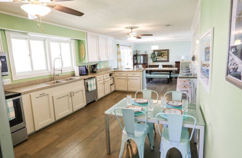 Sandbridge House | 6BR Beach + Bay Hot Tub 2 Kings EV