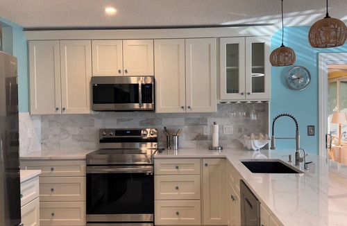 Englewood House | 6min to Beach. Saltwater Pool, Fits 8ppl.