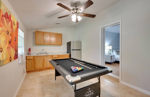 Bearss Plaza House | 7 Mi to Busch Gardens! Family & Pet-Friendly Home