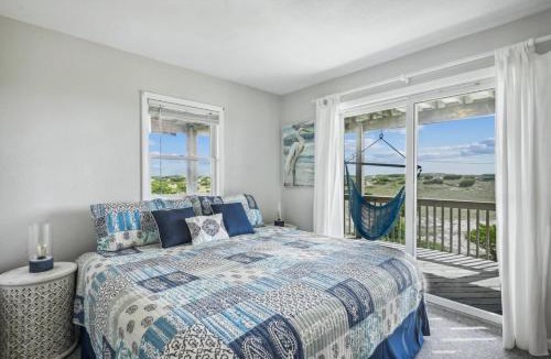 Salvo House | 7223 - Pelican Watch