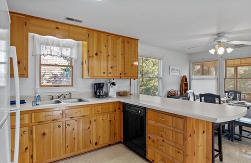 Avon House | 7531- Ginny Anne, 115 Yard Stroll to Beach. Sun Deck. Bring the Pooch.