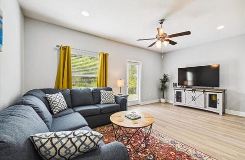 Thomas Drive Villa | 7664 Shadow Lake - Hathaway Hideout - 3 Bedroom Sleeps 9