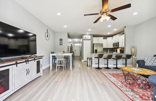 Thomas Drive Villa | 7664 Shadow Lake - Hathaway Hideout - 3 Bedroom Sleeps 9