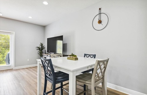 Thomas Drive Villa | 7664 Shadow Lake - Hathaway Hideout - 3 Bedroom Sleeps 9