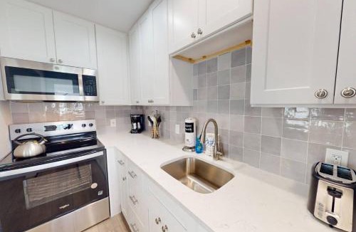 Madeira Beach House | 8 - Island Paradise Cottages - Tropic Sun