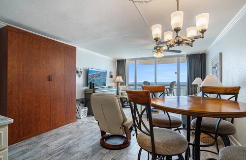Garden City Condo | 81 m² Condo ∙ 1 bedroom ∙ 4 guests