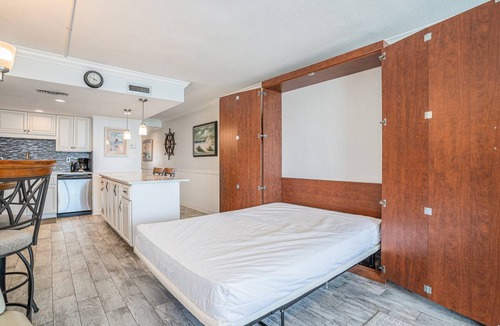 Garden City Condo | 81 m² Condo ∙ 1 bedroom ∙ 4 guests