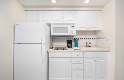 Daytona Beach Resort | A breathtaking oceanfront studio w/a pvt balcony