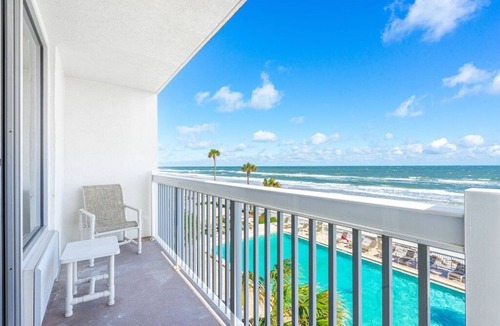Daytona Beach Resort | A breathtaking oceanfront studio w/a pvt balcony