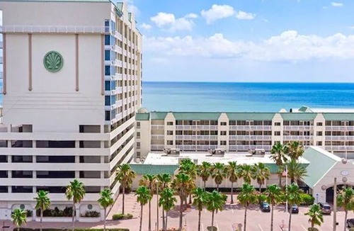Daytona Beach Resort | A breathtaking oceanfront studio w/a pvt balcony