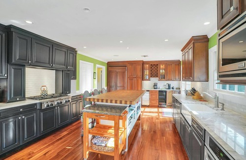 Mantoloking House | A Charming 4 BR Home, King Suite Out-door deck, Pet Friendly!