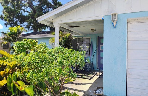 Aloha Gardens House | A Clean, Well-lighted Place: Tropical Holiday Haven~Where Groove Gets Got Again