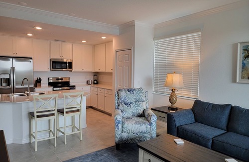Lakewood Ranch Condo | A+ Lakewood National, Golf Paradise! Golf & Lake Views. 2nd Floor, 3 Bed, 2 Bath