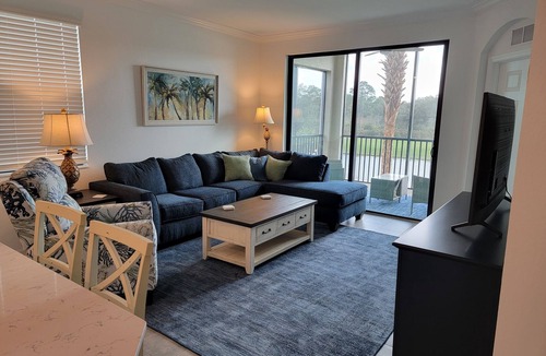 Lakewood Ranch Condo | A+ Lakewood National, Golf Paradise! Golf & Lake Views. 2nd Floor, 3 Bed, 2 Bath