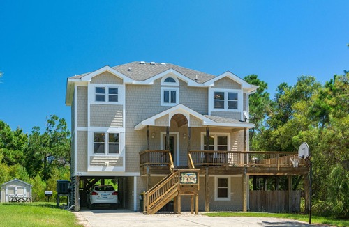Whalehead Beach House | A Parrots Perch: Private Pool, Hot Tub, Rec Room