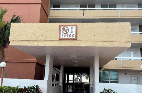 Redington Shores Condo | A Piece of Paradise on Redington Shores beachfront 2/2 corner condo on 1st floor