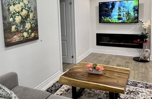 Richmond Hill Apartment | A spacious cheerful and bright basement apartment with a private entrance.