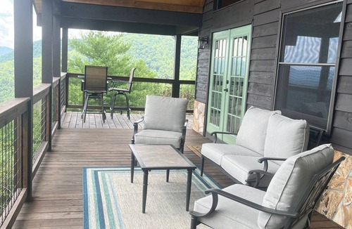 Murphy Ski Chalet | Above the Clouds Mountain top chalet with million dollar views on 4 acres