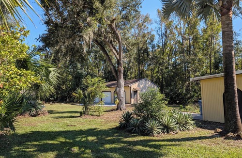 Glencoe House | Adorable 2-bedroom house with AC in New Smyrna Beach