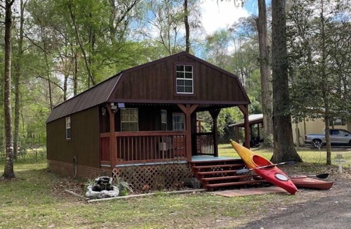 Fort White Cottage | Adorable cozy cabin near North Florida Springs