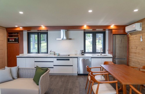 South Algonquin Cabin | Algonquin's Edge Resort | Waterfront 7