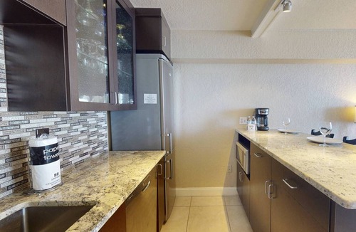 Treasure Island Condo | Amazing Beachfront Studio w/Private Balcony! Beachside Pool, Tiki Bar, Sand Volleyball, Fishing Dock