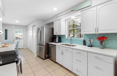 Largo House | Amazing Heated Pool House Close to Beaches