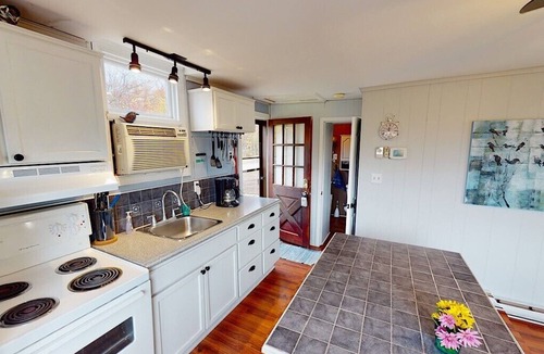 Central Huron Cottage | Amazing Lakeview-Cozy Cottage- Private Beach Access Sleeps 6
