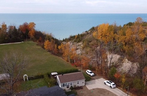 Central Huron Cottage | Amazing Lakeview-Cozy Cottage- Private Beach Access Sleeps 6