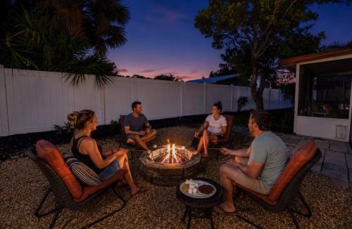 Jensen Beach House | Ambers Jensen Beachhouse with Hot Tub